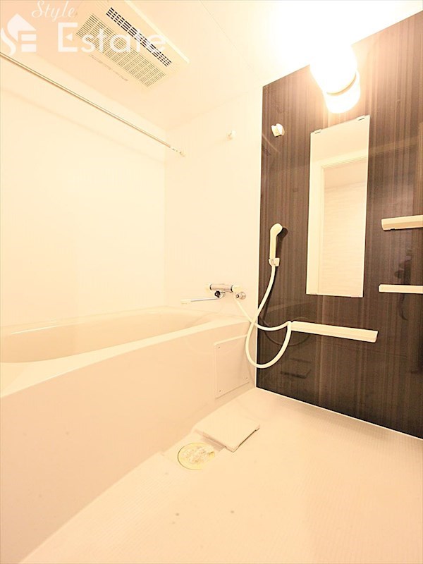 バス・シャワールーム　バスルーム　浴室乾燥機能付