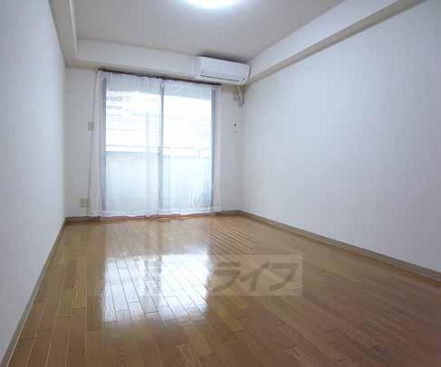 居室・リビング　キレイなお部屋です。