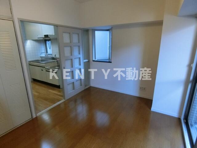 居室・リビング　こちらのリビングで趣味の時間をお楽しみください