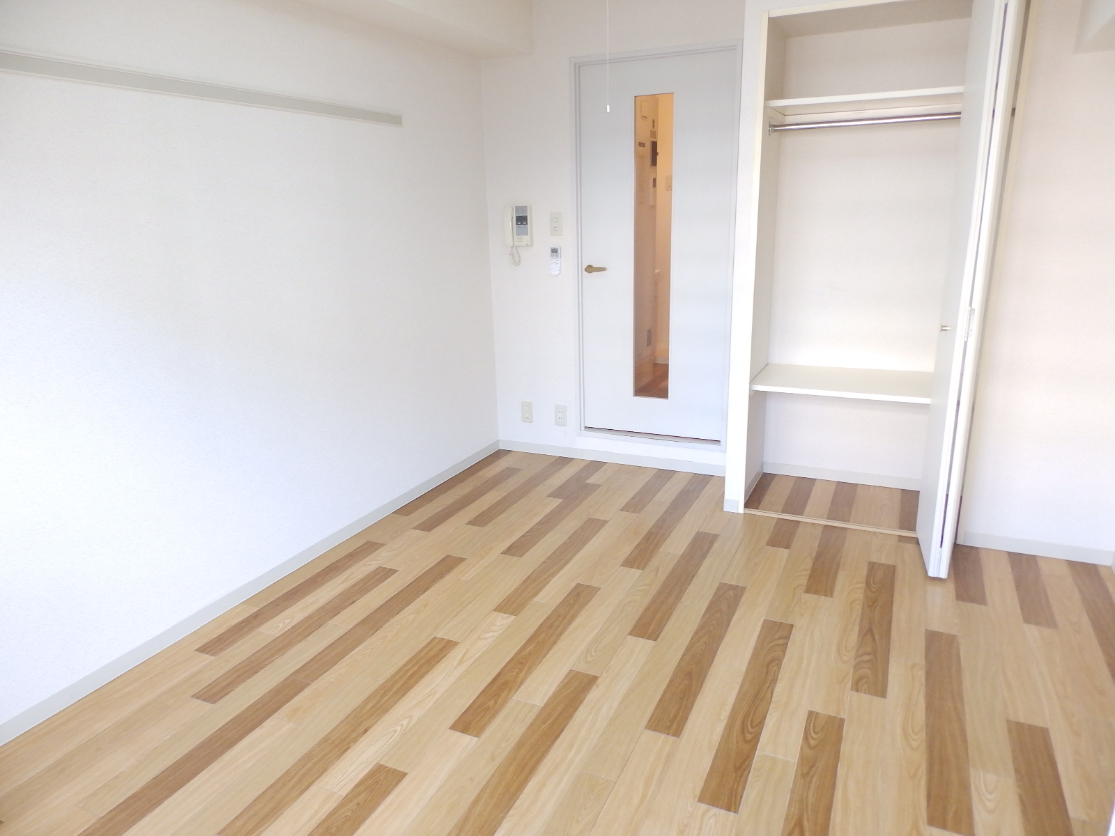その他部屋・スペース　清潔感のあるフローリング