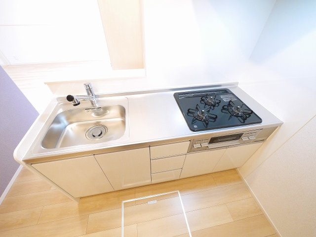 キッチン　コンパクトなキッチンで掃除もラクラク