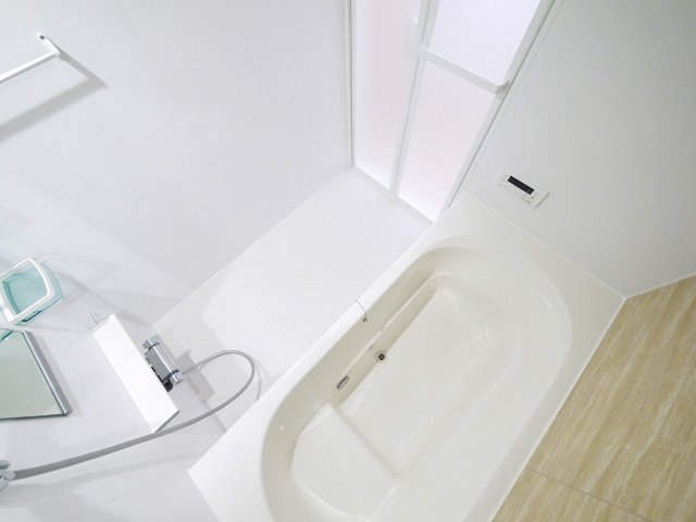 バス・シャワールーム　コンパクトで使いやすいお風呂です