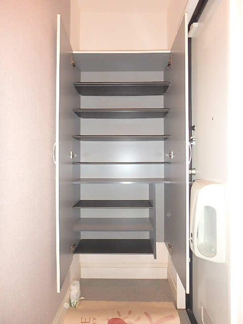 玄関　下駄箱は収納量豊富です♪