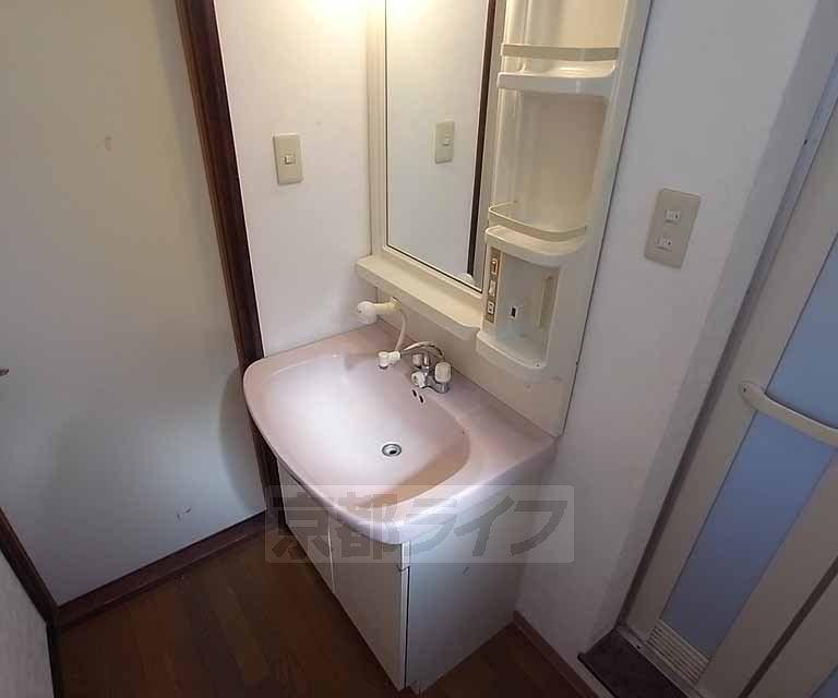 洗面設備　独立洗面台です。