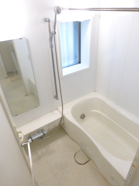 バス・シャワールーム　※リフォーム前の写真です