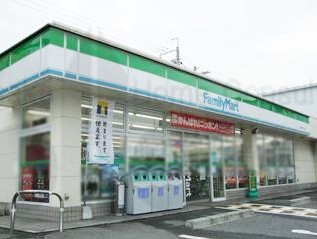 コンビニ　ファミリーマート衣摺店（コンビニ）まで445m