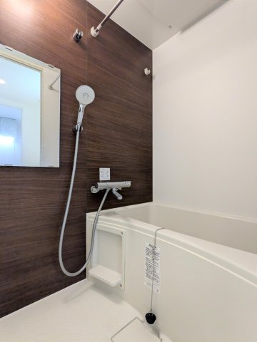 バス・シャワールーム　落ち着いた空間のお風呂です