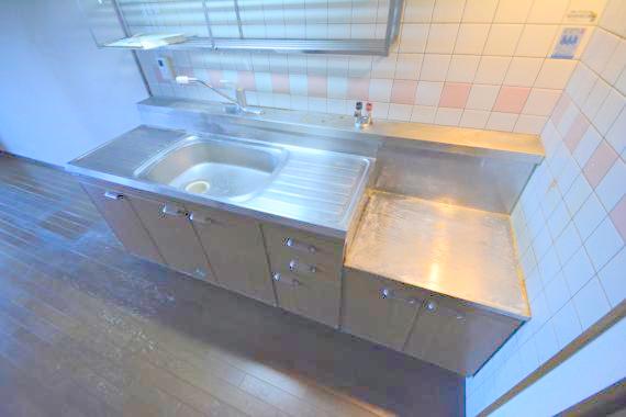 キッチン　あなたの好みに合わせたコンロを置いてくださいね。