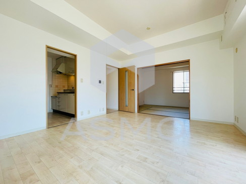 居室・リビング　同マンション別部屋参考写真