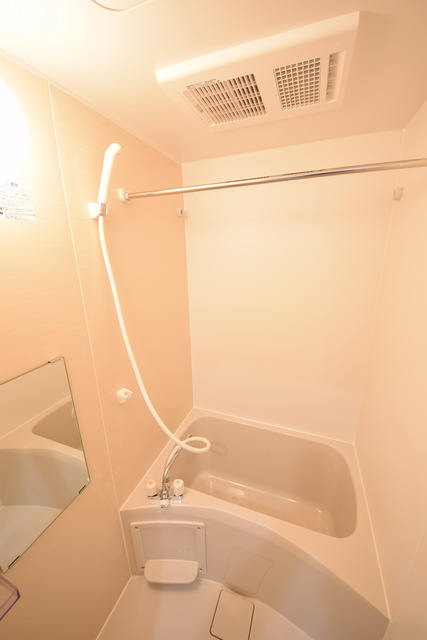 バス・シャワールーム　～便利な浴室乾燥機つきでいつもスッキリ～