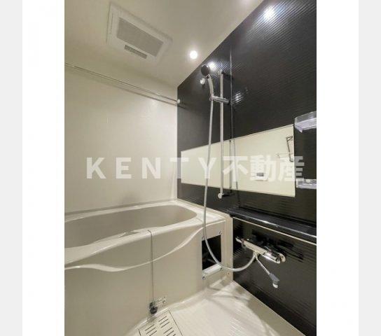 バス・シャワールーム　コンパクトで使いやすいお風呂です