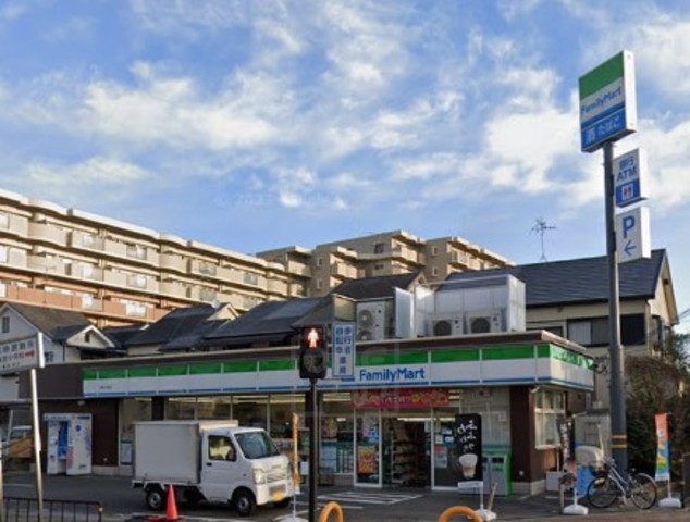 コンビニ　ファミリーマート　摂津三島（コンビニ）まで406m