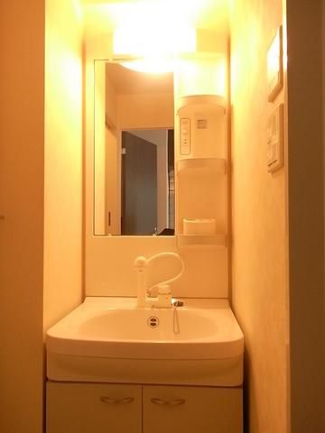 洗面設備　シャンプードレッサー付き洗面台