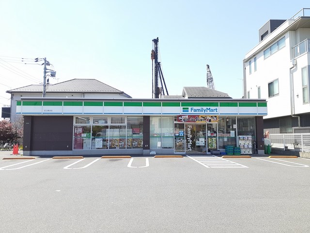 コンビニ　ファミリーマート足立鹿浜店（コンビニ）まで220m