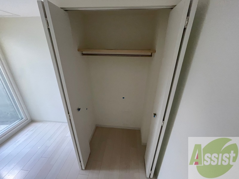 収納　クローゼットは奥行きもあり、荷物が多い方でも安心です。