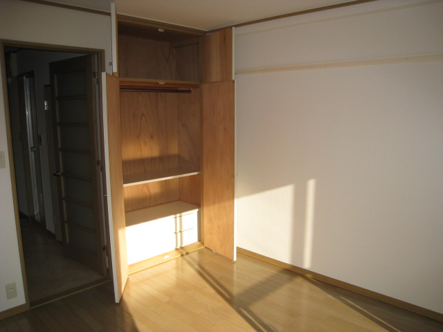 収納　※写真は別のお部屋です。現況を優先させて頂きます。