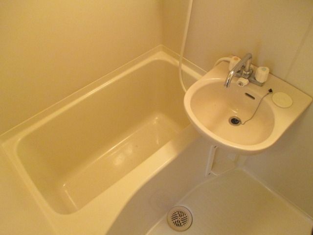 バス・シャワールーム　★綺麗なゆったりとしたバスルームです★