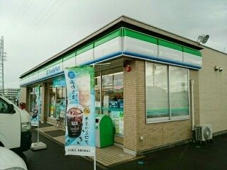 コンビニ　ファミリーマート　黒田店（コンビニ）まで450m