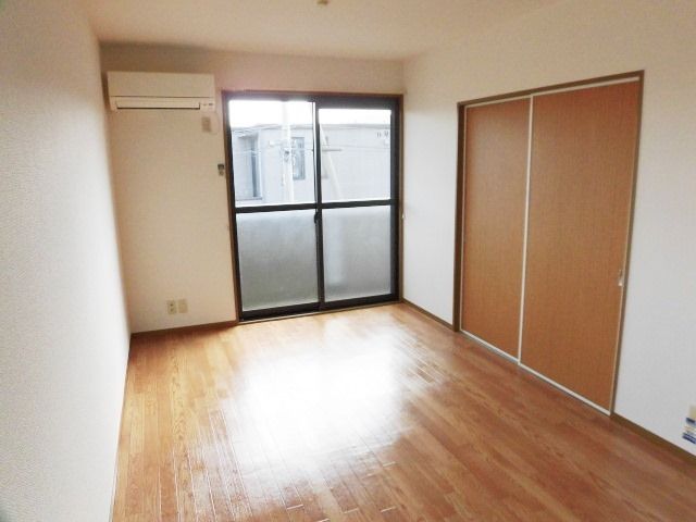 居室・リビング　日当たり良好です。