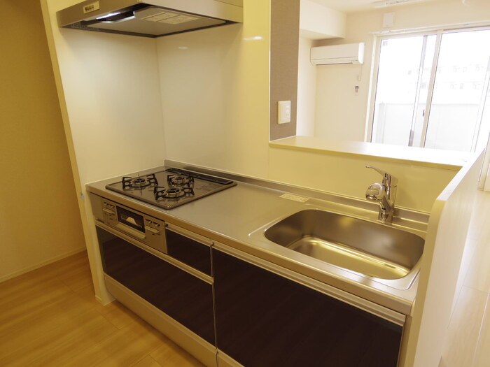 キッチン　対面式システムキッチン(3口ガスコンロ     付)