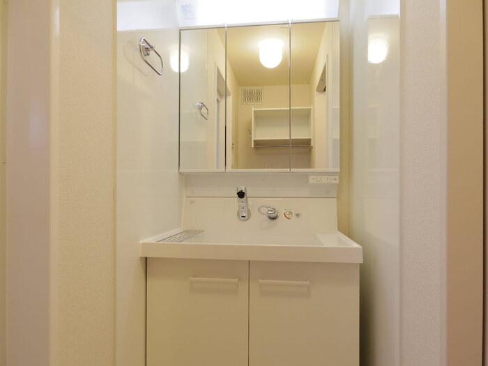 洗面設備　洗髪洗面化粧台(三面鏡)