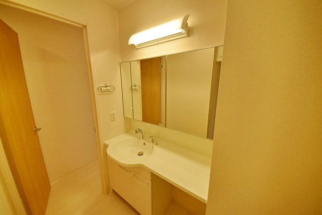 洗面設備　※別棟同間取りの写真参照