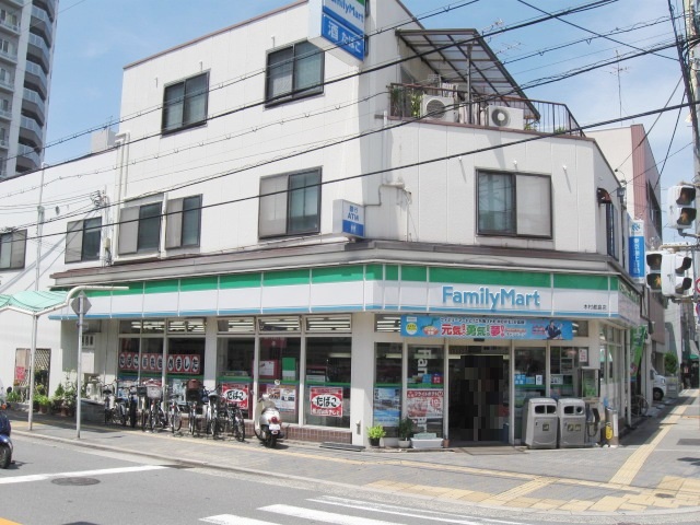 コンビニ　ファミリーマート（コンビニ）まで560m