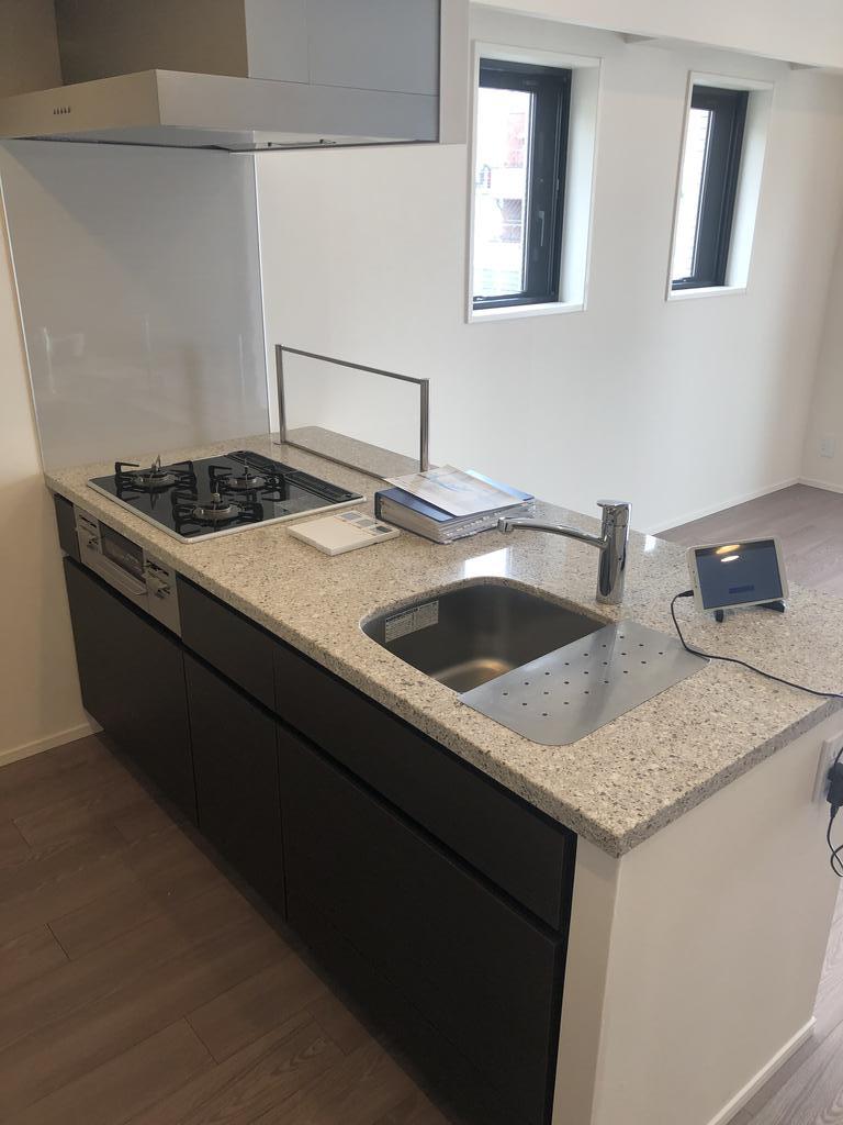 キッチン　別部屋参考写真です