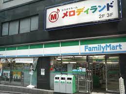 コンビニ　ファミリーマート恵比寿銀座通り店（コンビニ）まで107m
