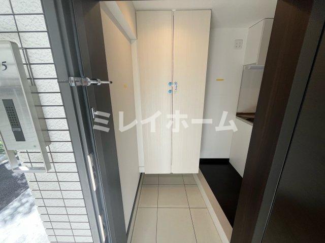 玄関　同建物内別のお部屋の参考写真になります。