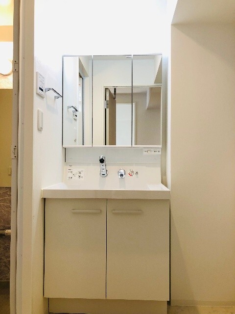 洗面設備　他のお部屋の参考写真でございます