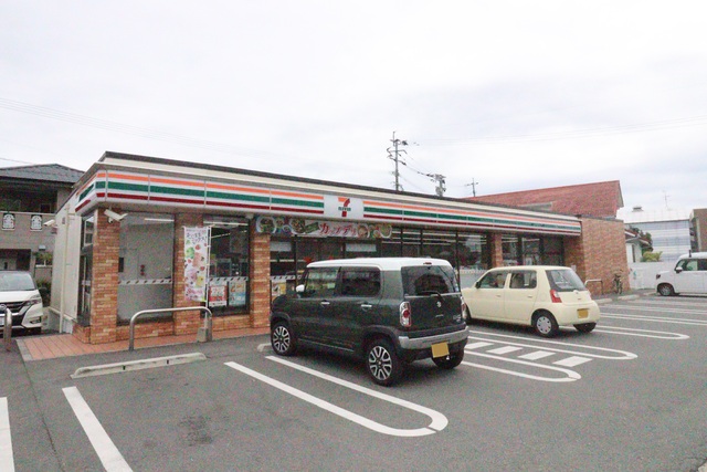 コンビニ　セブン－イレブン熊本蓮台寺１丁目店（コンビニ）まで700m