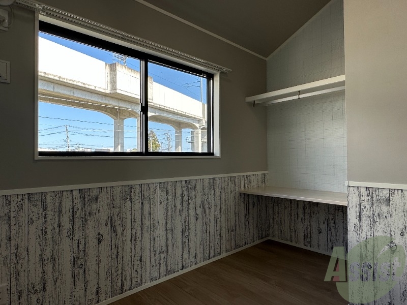 その他部屋・スペース　この角度からみたロフトもオシャレですね。