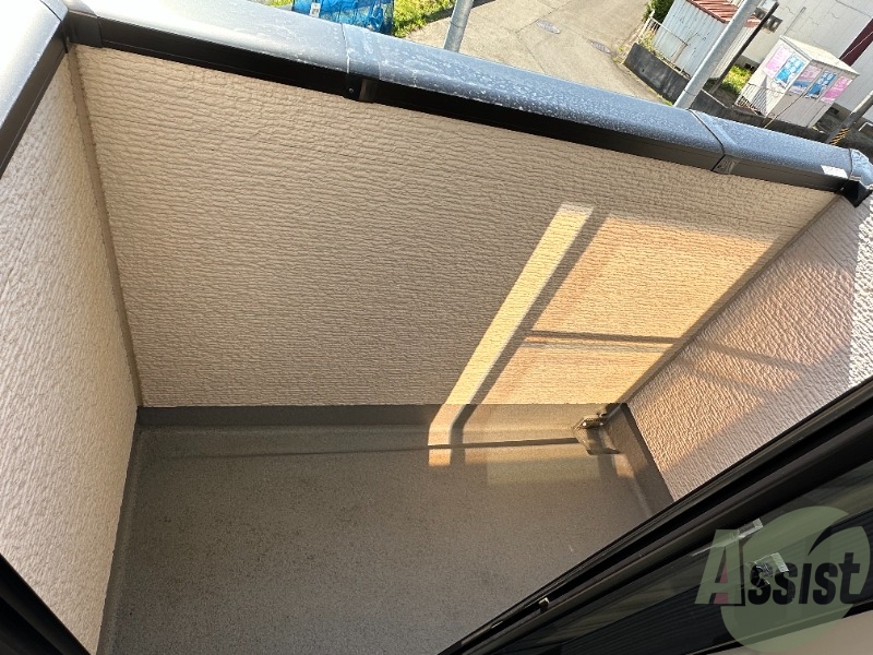 バルコニー　バルコニーは洗濯物もしっかり干せそうな広さです。
