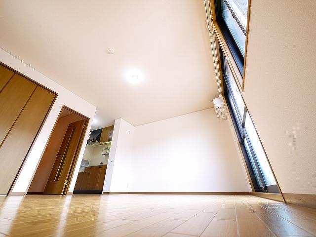 居室・リビング　こちらの居間で趣味の時間をお楽しみください