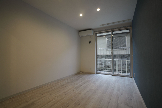 居室・リビング　同じ建物の別なお部屋