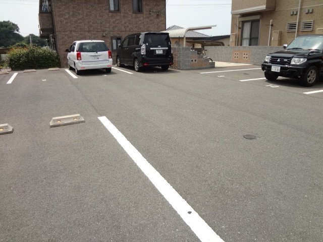 駐車場　車をお持ちの方に嬉しい駐車場付きの物件です
