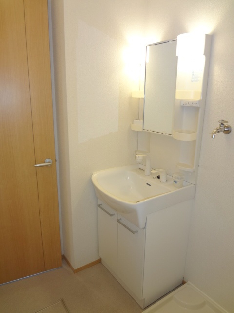 洗面設備　朝の身支度には欠かせない独立洗面化粧台