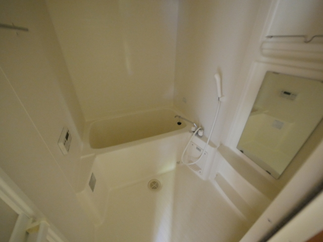 バス・シャワールーム　★深さのあるお風呂のお写真です★