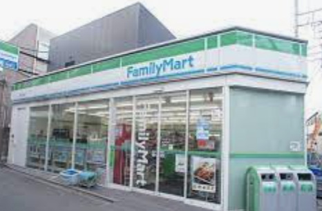 コンビニ　ファミリーマート 狛江駅南店（コンビニ）まで550m