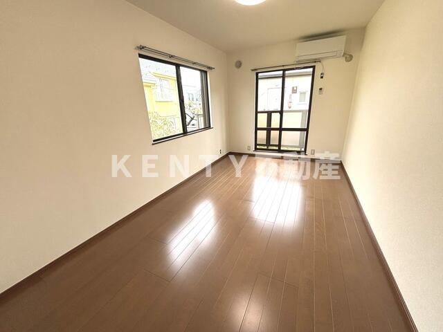 居室・リビング　こちらの居間で趣味の時間をお楽しみください