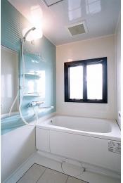 バス・シャワールーム　鏡付バスルーム