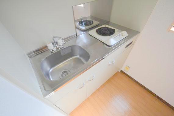 キッチン　ピカピカのミニキッチンです。お料理が楽しくなりますね。