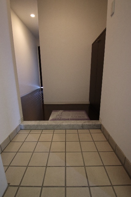 玄関　※別室の参考写真の為、現況優先です。