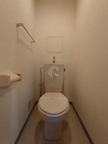 トイレ　別部屋の画像になります。