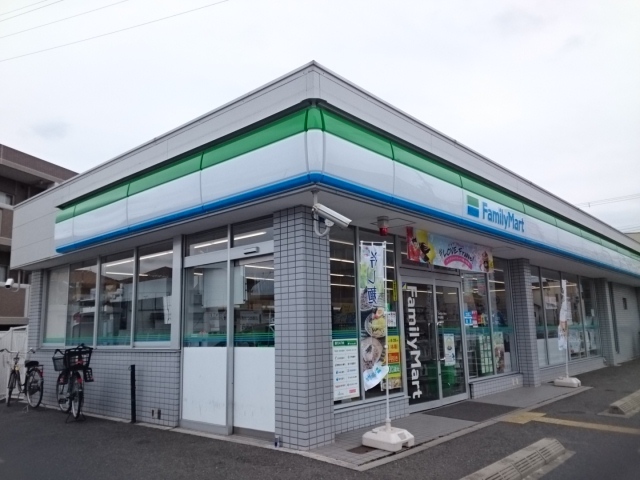 コンビニ　ファミリーマート様（コンビニ）まで650m
