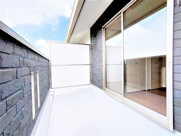 バルコニー　※参考写真　同建築メーカー施工の同間取完成他物件のものです。