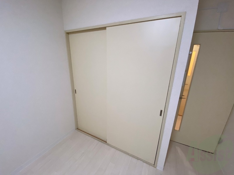 収納　寝室の収納です。部屋がすっきり片付きます。