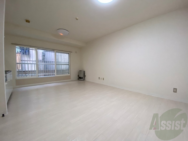 居室・リビング　リビングです。白を基調としていてお部屋全体が明るいですね！