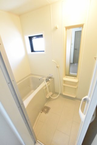 バス・シャワールーム　同物件、別号室の写真です。
